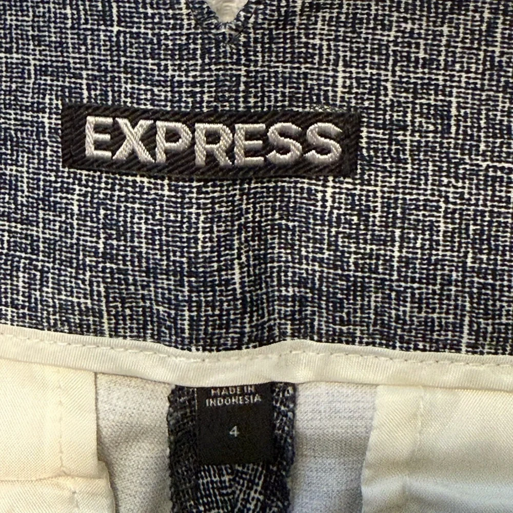 Express Women's Classic Trendy Cotton Blend Shorts 4 Charcoal Gray - Picture 4 of 5